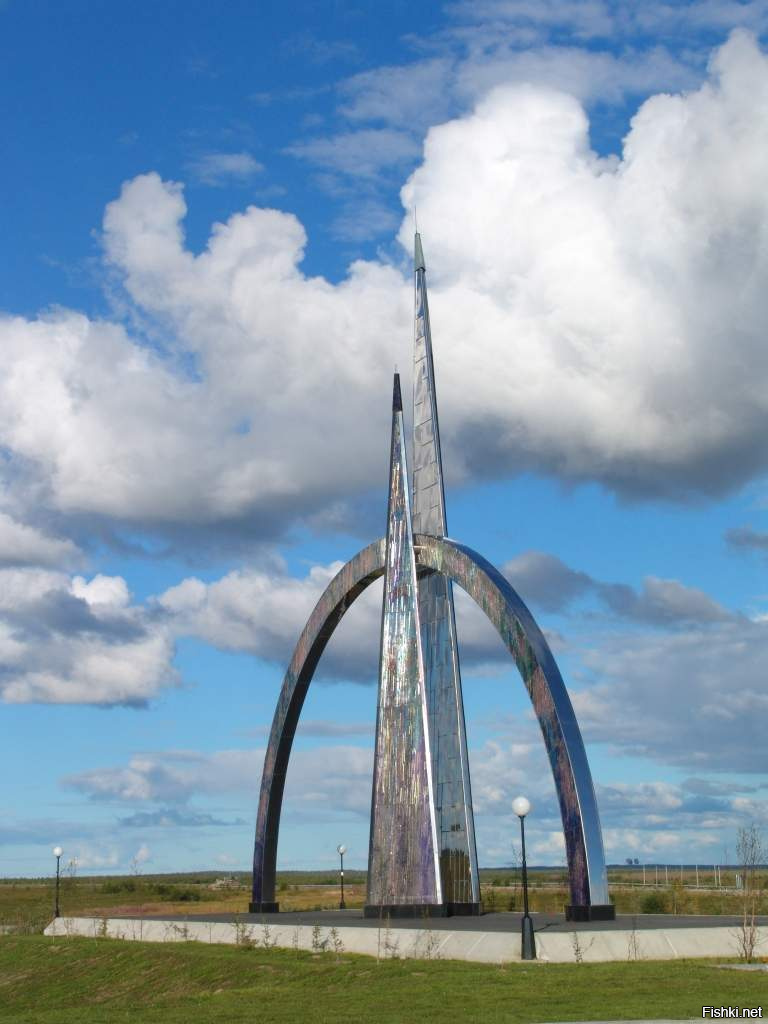 Петрозаводск салехард. Монумент Полярный круг Салехард. 66 Параллель Салехард.