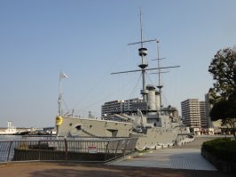 Бронепалубный крейсер I ранга, сейчас уже уцелели только два корабля, второй эскадренный броненосец "Микаса"