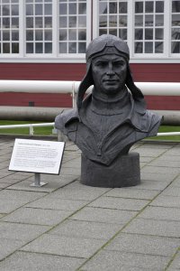 На Боинге, кстати, прямо во дворе установлен большой бюст Чкалова. А в Ванкувере штата Вашингтон, куда экипаж Чкалова приземлился после трансатлантического полета, есть улица его имени.
