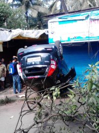 Индийцы тоже любят быстро ездить (Мандрем Гоа, в машине были местные, вроде все живы)