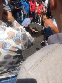 Двое подозреваемых в перестрелке в Алматы задержаны
Двое предполагаемых виновник перестрелки в Алматы, задержаны, сообщает корреспондент Zakon.kz с места события.

Сегодня в Алматы в районе Алмалинского РУВД были слышны выстрелы.

Очевидцы сообщают, что на улице Байтурсынова был замечен мужчина с автоматом.

Также по словам очевидцев, в результате перестрелки есть жертвы среди полицейских. Количество погибших уточняется.

Остальные подробности происшествия выясняются.