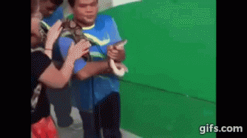 Женщины как дети , всё в рот тянут ... ;)