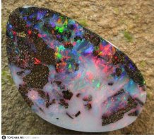 Валун опала из Австралии