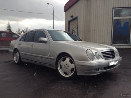 Очкарик...был у меня когда то такой!
Правда не AMG,но диски AMG стояли)))Моноблоки)))