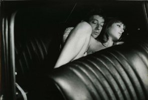 "Серж Генсбур и Джейн Биркин читают книгу на заднем сидении автомобиля"

Даааа. Книгу читают..)))