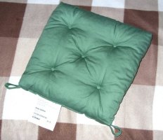 Я тоже хотел задать вопрос - ЗАЧЕМ? ... ему цена копейки, сварные швы такие, что обычно ломаются через год.... и перетягивать ЭТО - ну просто потеря времени... кинули на него подушку для стульев, если уж так раздражает обивка... а так, лишь потеря времени