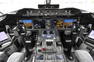 Вот за что я люблю Боинг, что пилоты управляют штурвалом, а не джойстиком.