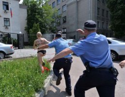 Похрюкал )) Есть весёлые ))