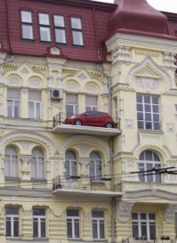 летает, но пока не далеко, да и посадку нужно отработать...