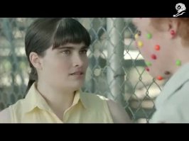 Вторично! 
По ТВ уже давно крутят рекламу драже скиттлз - где девчонка жрет прыщи с лица запрыщавевшего задрота. 
Ничего, не смущает?!