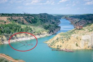 То что вы смотрите, больше похоже на это, или все же это у Вас на фото мост?)