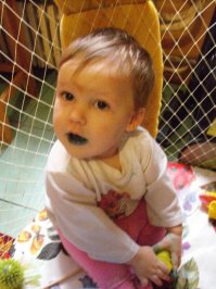 Вот моя красотка кушала зеленку и с шишкой на лбу- я не такой шустрый как на GIFках