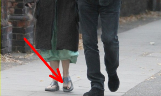 А что у неё с пальцами на ноге?