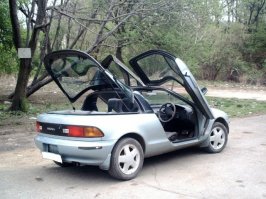 Когда я в 1997-м году на своей TOYOTA SERA (1991 г.) ездил, то удивлённых взглядов тоже много было... А когда останавливался и открывал двери.... девки в прыжке в салон трусики снимали...