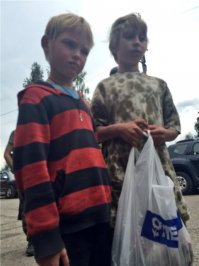 Только вчера очередного грибника из леса доставали, а за пару дней до этого детей искали 7 и 9 лет, а всё туда же, по грибочки....

Уходя в лес, не забывайте брать с собой ЗАРЯЖЕННЫЙ!!! телефон и хотя бы немного воды.
Если заблудились, не высаживайте телефоны, звоните 112 или сразу в Поисково Спасательные Отряды типа ПСО Лиза-Алерт 8-800-700-54-52