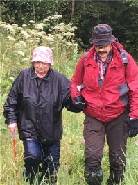 Только вчера очередного грибника из леса доставали, а за пару дней до этого детей искали 7 и 9 лет, а всё туда же, по грибочки....

Уходя в лес, не забывайте брать с собой ЗАРЯЖЕННЫЙ!!! телефон и хотя бы немного воды.
Если заблудились, не высаживайте телефоны, звоните 112 или сразу в Поисково Спасательные Отряды типа ПСО Лиза-Алерт 8-800-700-54-52