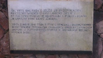 Был у меня когда то SonyEricsson LТ18i и фоткал ничуть не хуже. Зачем платить больше?