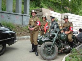 Пару лет назад китайцы во Владивостоке снимали сериал про фашистов))