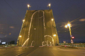 А у соседнего, Литейного моста, как то случилась эрекция !