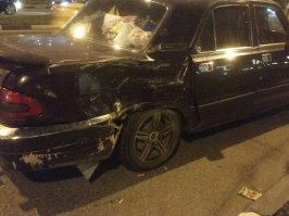 Волга выехала на красный сигнал светофора,товарищ был нетерпелив,мотоцикл проезжал на мигающий зеленый!
У пилота и пассажирки перелом рук,а так живы и здоровы,что самое главное!!!