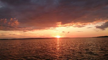 На первом фото от края до края все сетях, прикиньте масштабы. Дальше плыть не стали, жаль было  угробить мотор.