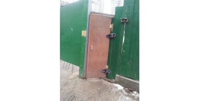 При чем тут скрип, это же доводчики!