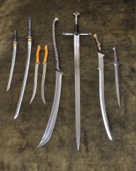 Итак, справа-налево:
Фёдор, Арвен, Агроном, эльф-пехотинец, Логоваз.
Внимание, вопрос - чьи крайние 2 слева?