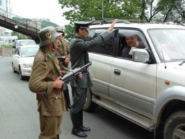 Вот еще пара веселых фоток. Кстати, уточню - съемки были в 2004 году.