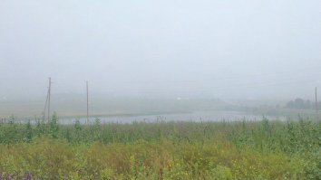 В Красноярске тоже всё затянуло. Запаха вроде сильного нет, но видимость ограничена.
За городом фотал, немного развеялось, утром дым+туман видимость была никакая вообще.