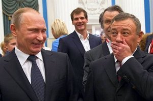Вот эти русы справа?