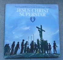 Как раз купил себе на память неделю назад в Бельгии. Причём, с вкладышем. Один из первых выпусков. Качество, конечно, уже не то. Но тут же дело в ностальгии...