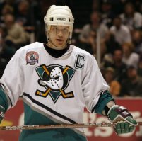 Старый логотип у Даксов был лучше. Очень круто смотрелся на моей кепке в середине 90-х:))