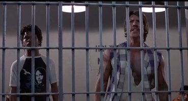 Фильм Скрытые/Скрытый враг (The Hidden) 1987, Дени Трехо появляется на пару секунд, со словами "что это за придурок".