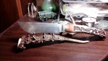 Да, сброшенный, от этого такой цвет .... а тут рог косули... они пободрее по цвету... тоже было скучно....