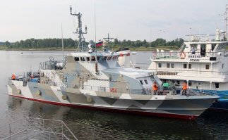 И вообще судостроение ожило:

Сегодня на Красноярской судостроительной верфи спущена на воду баржа-площадка «БП-3009» 

22 июля на АО «ССЗ «Вымпел» состоялся торжественный спуск на воду катера проекта 21980 шифр «Грачонок» заводской номер 01222.