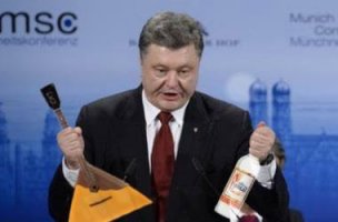 Он тебя наверное не слышал )