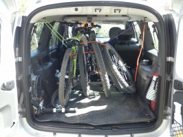 Специально, когда машину покупал, выбирал побольше, чтобы можно было переночевать если что.