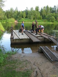 У нас на в Лен. области на р. Луге такая переправа. держит около 3 тонн