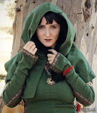Aeryn Walker
В "Игру престолов" на второстепенные роли изначально нанимали порно актрис, чтобы придать сериалу дополнительного перца. Эйрин одна из них.