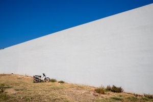 Лисапед у стены мопедом притворяется