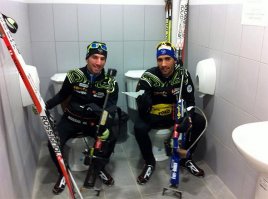 По два унитаза устанавливали в двухместные номера, где жили по два спортсмена.