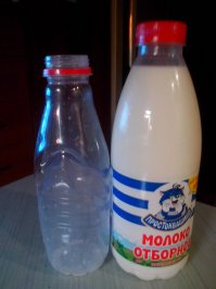Вот так стала выглядеть стандартная бутылка молока, когда я немножко передержал её в печи СВЧ, подогревая молоко. Что там выделилось в молоко - не знаю, не рискнул пить.