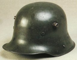 Немецкий стальной шлем образца 1916 года.