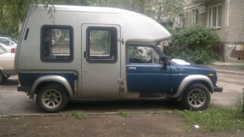 Предлагаю пересадить нашего патриарха на такой "папамобиль". Не мерседес конечно, зато отечественной сборки )))