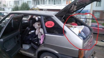 Интересно как они подвозили автостопщиков если все завалено плюшевыми мишками?!
Показалось, кого-то сложили для поездки.