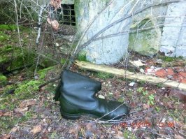 Как новый. Каким же гуталином чистили, что он так сохранился..