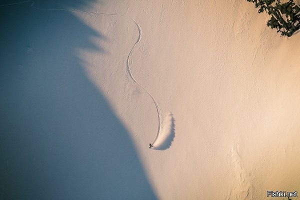 3 место. «Лыжный спуск с горного хребта Чугач, штат Аляска, США». Автор –High Angle Shot