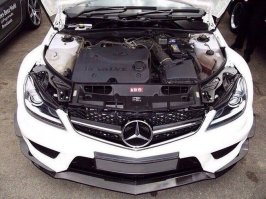 Если я правильно понял, то тут типа в супермерседесе стоит 16 клапанник, а значит видать 4 цилинра... Т.е видимо не больше 2х литров... НЕ понял, а как он в такой мерс попал в принципе?