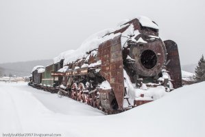 Старый заброшенный поезд в Боливии 