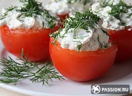 Блюда из острого творога присутствуют во многих кухнях мира. Я б еще добавила укроп, кинзу и чеснок. Делают шарики, различные фаршировки для овощей.
Не люблю сладкое кисломолочное, даже из кефира делаю коктейль с аджикой и томатным соком.